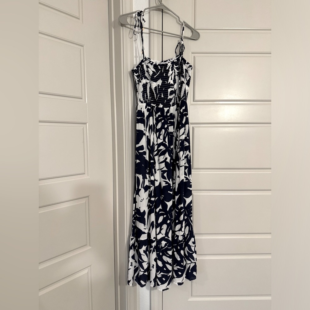 Blue and white printed women’s maxi dress size large